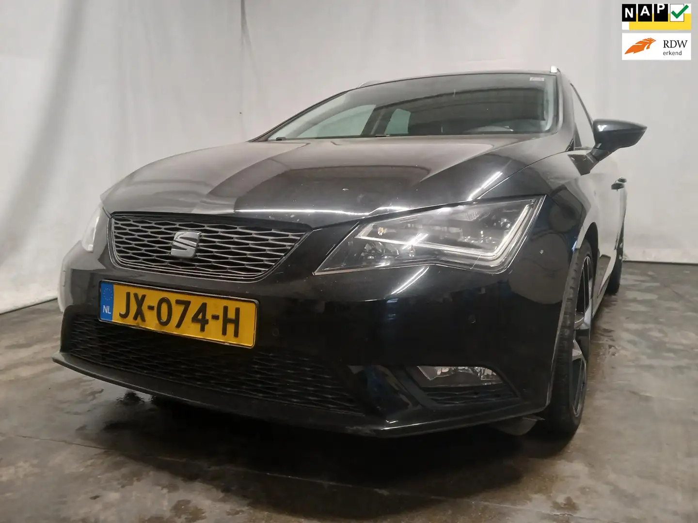 SEAT Leon ST 1.0 EcoTSI Style Connect - Rechter Frontschade Zwart - 1