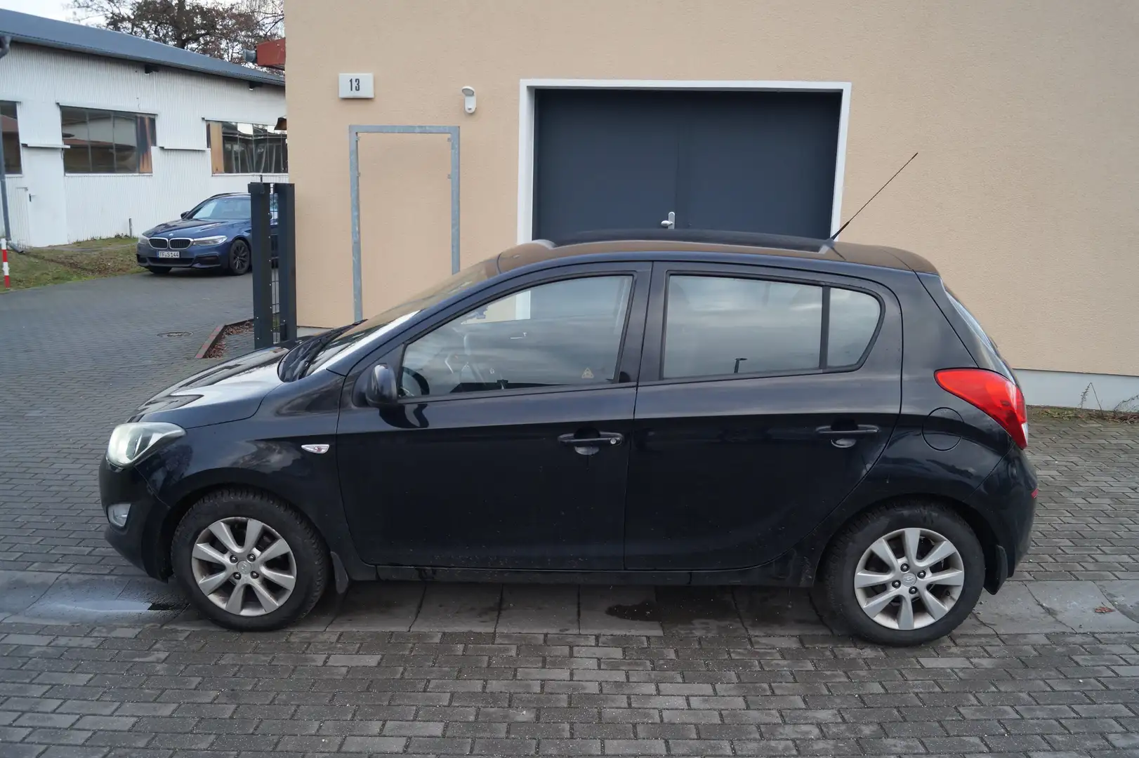 Hyundai i20 I20 Classic Automatik*2.Hand* Schwarz - 2