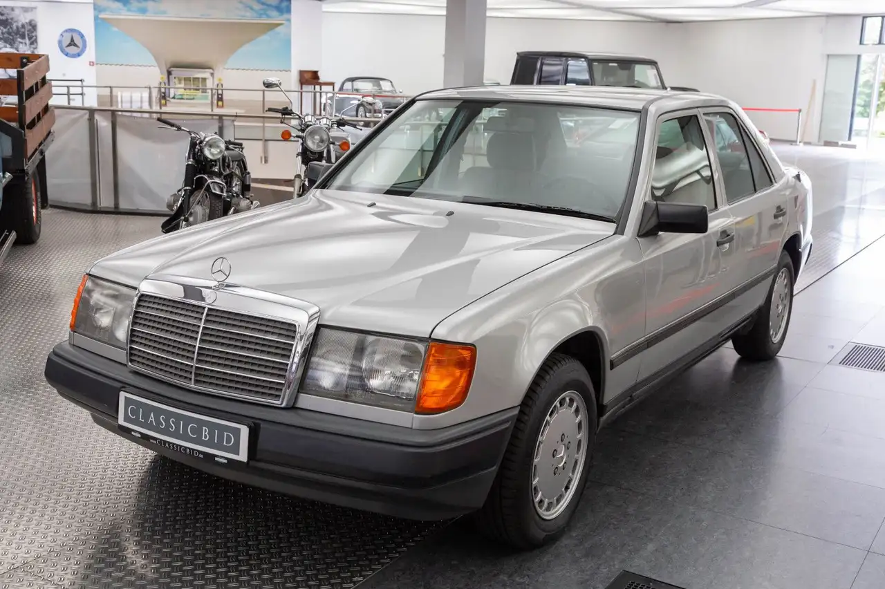 Mercedes-Benz 260