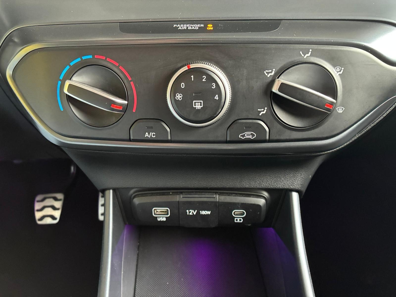 Hyundai i20 1.2 MPI N-Line / LED Tempomat Navi Rückfahrkame... — photo 14