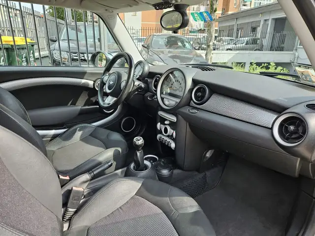 Mini Hatch view 7