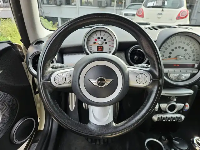 Mini Hatch view 10
