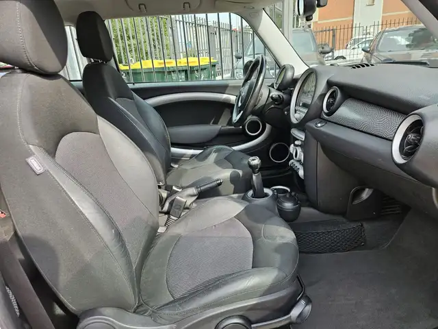 Mini Hatch view 8