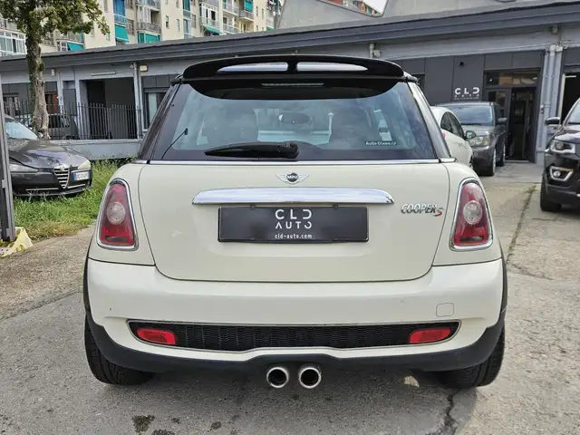 Mini Hatch view 4