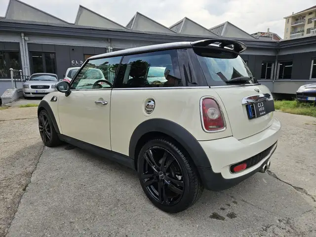 Mini Hatch view 3