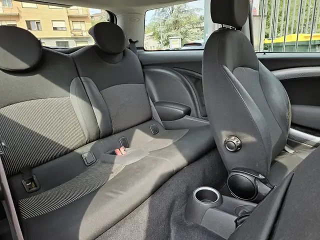 Mini Hatch view 9