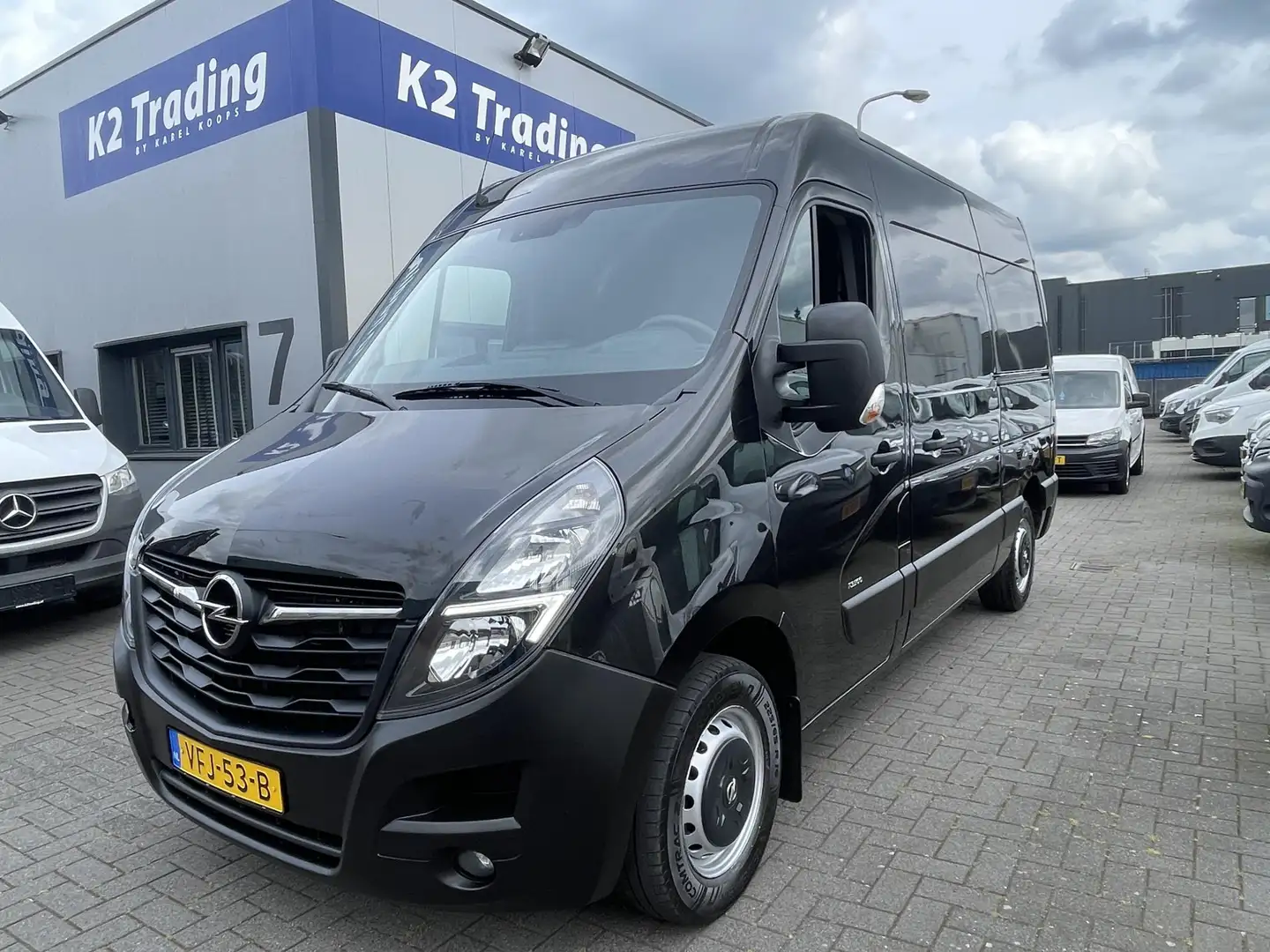 Opel Movano 2.3 Turbo L2H2 Zwart - 1
