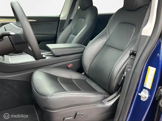 Tesla Model Y view 5