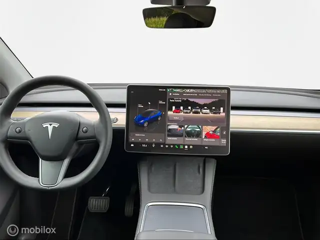 Tesla Model Y view 9