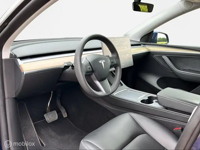 Tesla Model Y view 7