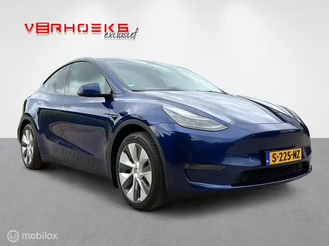 Tesla Model Y view 3