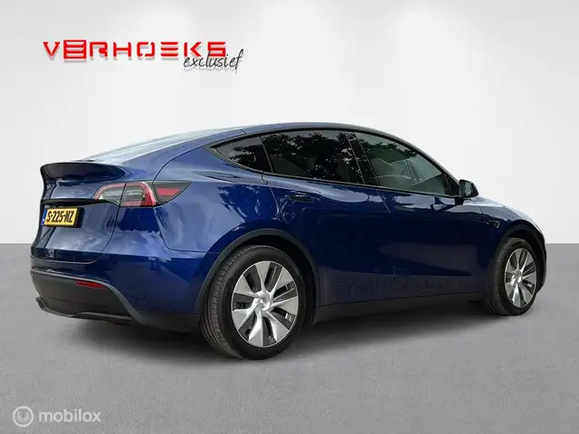 Tesla Model Y view 4