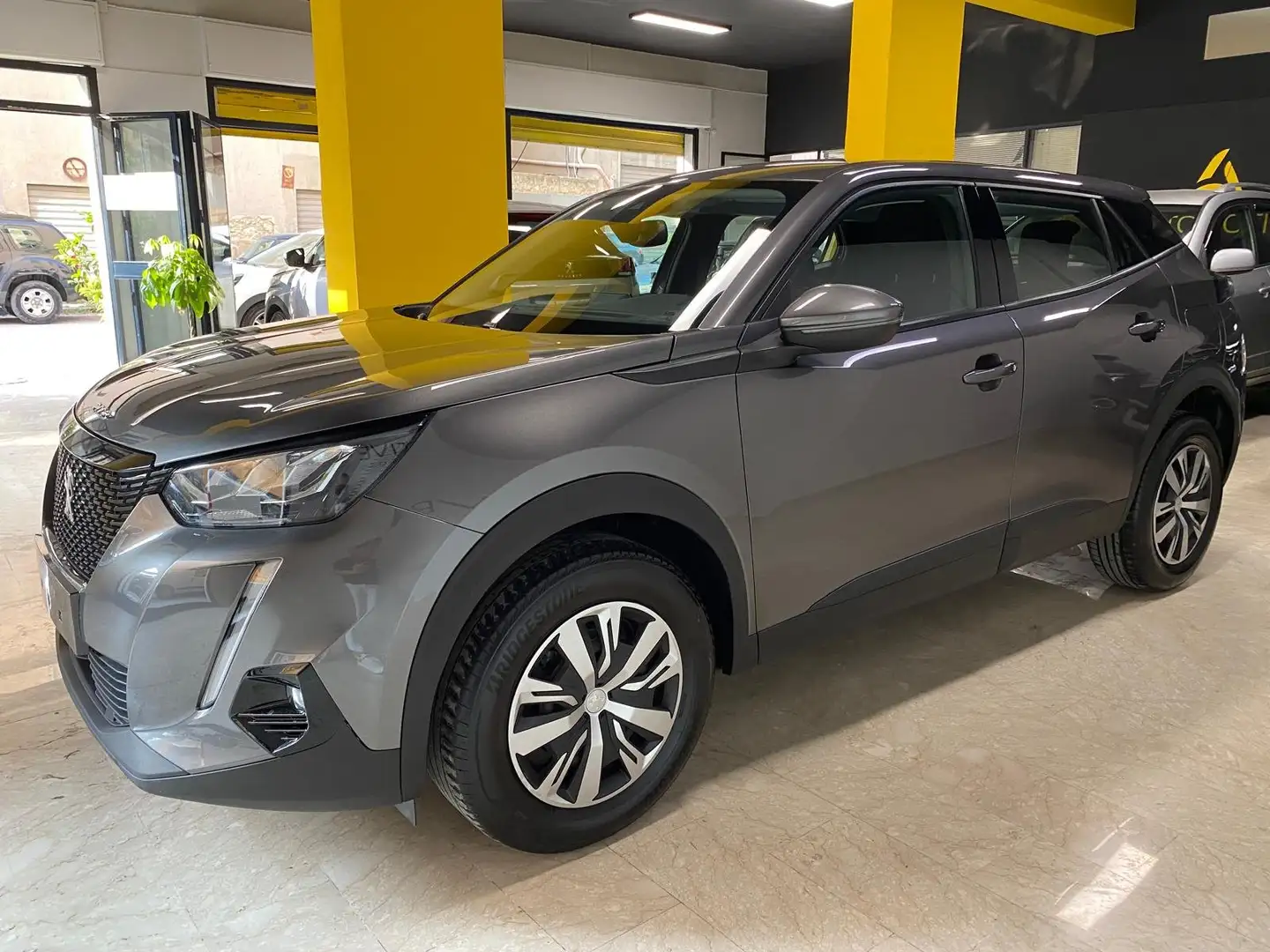 Peugeot 2008 1.5 bluehdi Allure Pack s Gris - 2