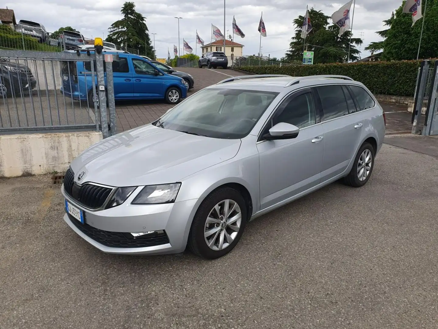 Skoda Octavia 1.5 DSG Wagon Executive G-Tec Argento - 2