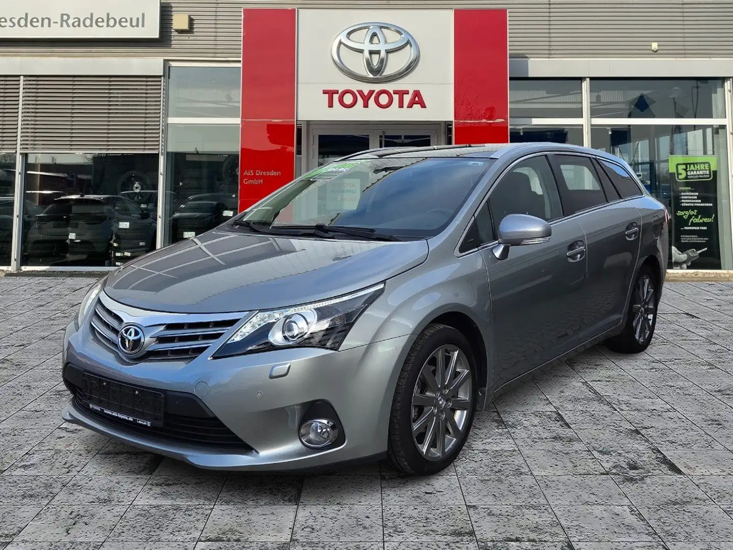 Toyota Avensis Kombi 1.8 Executive Navi+SHZ+KeyLess+LM Silber - 1