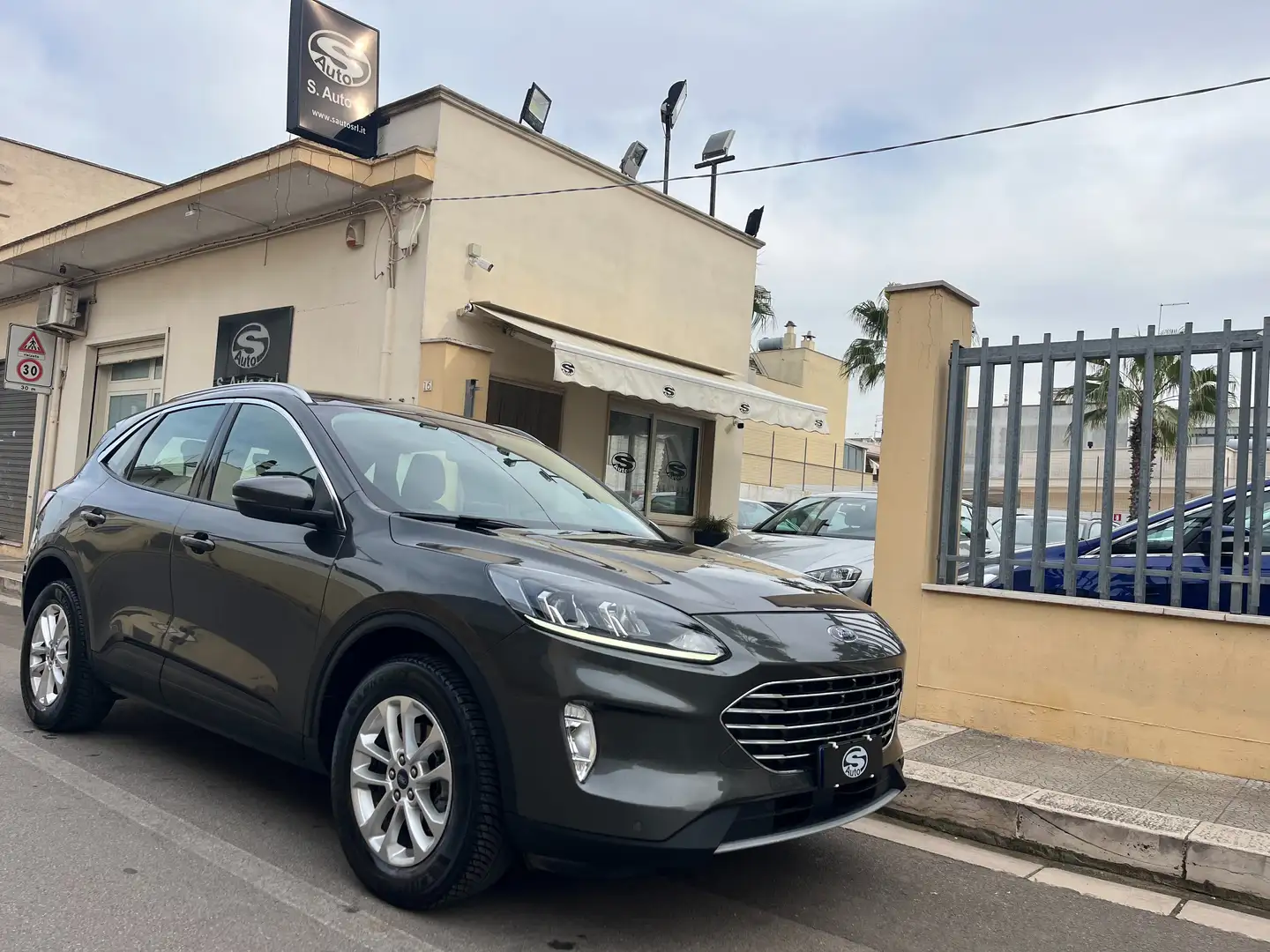 Ford Kuga 1.5 EcoBlue 120 Aut. Titanium Grigio - 1