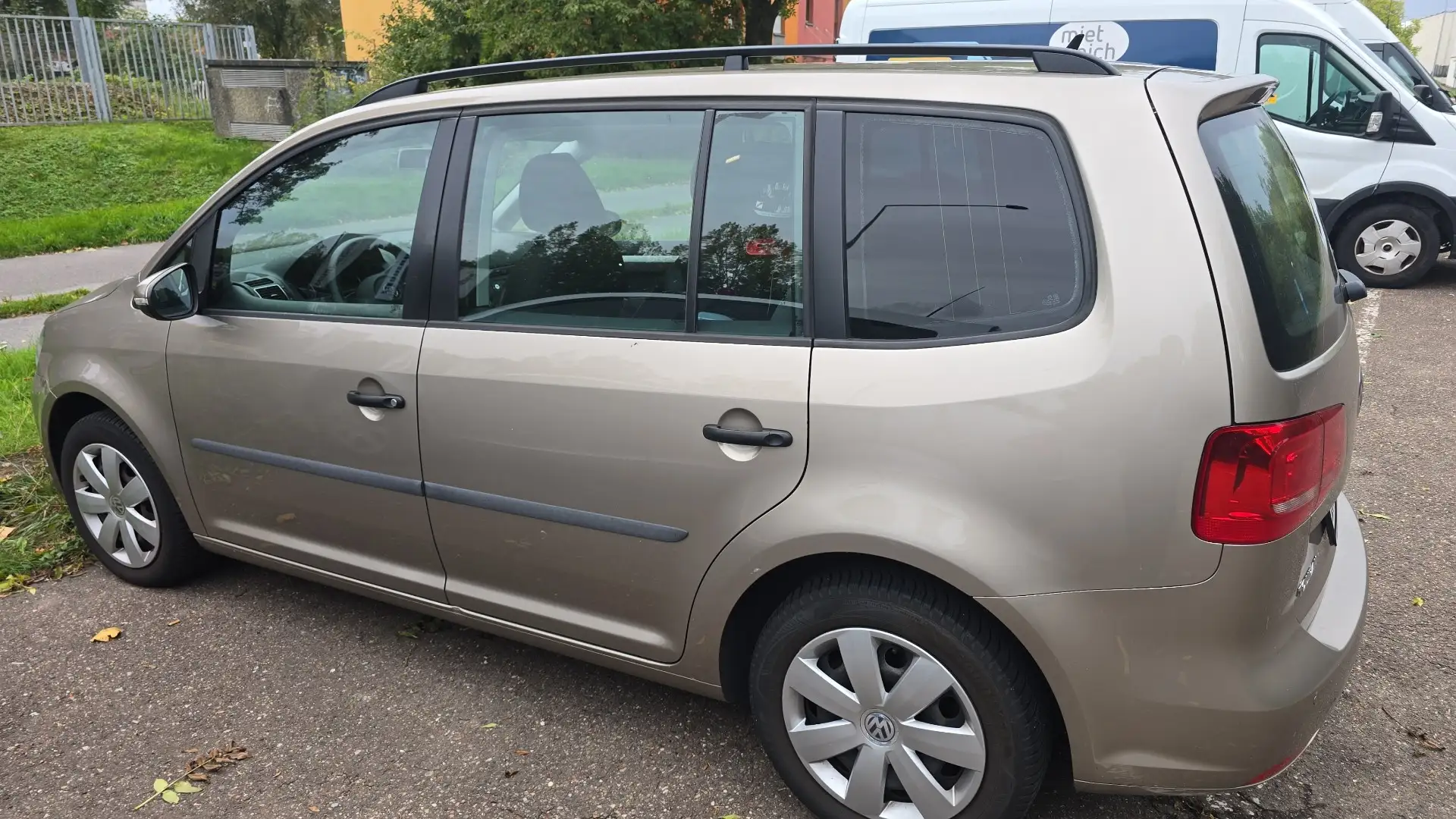 Volkswagen Touran 1.2 TSI Trendline Gold - 2