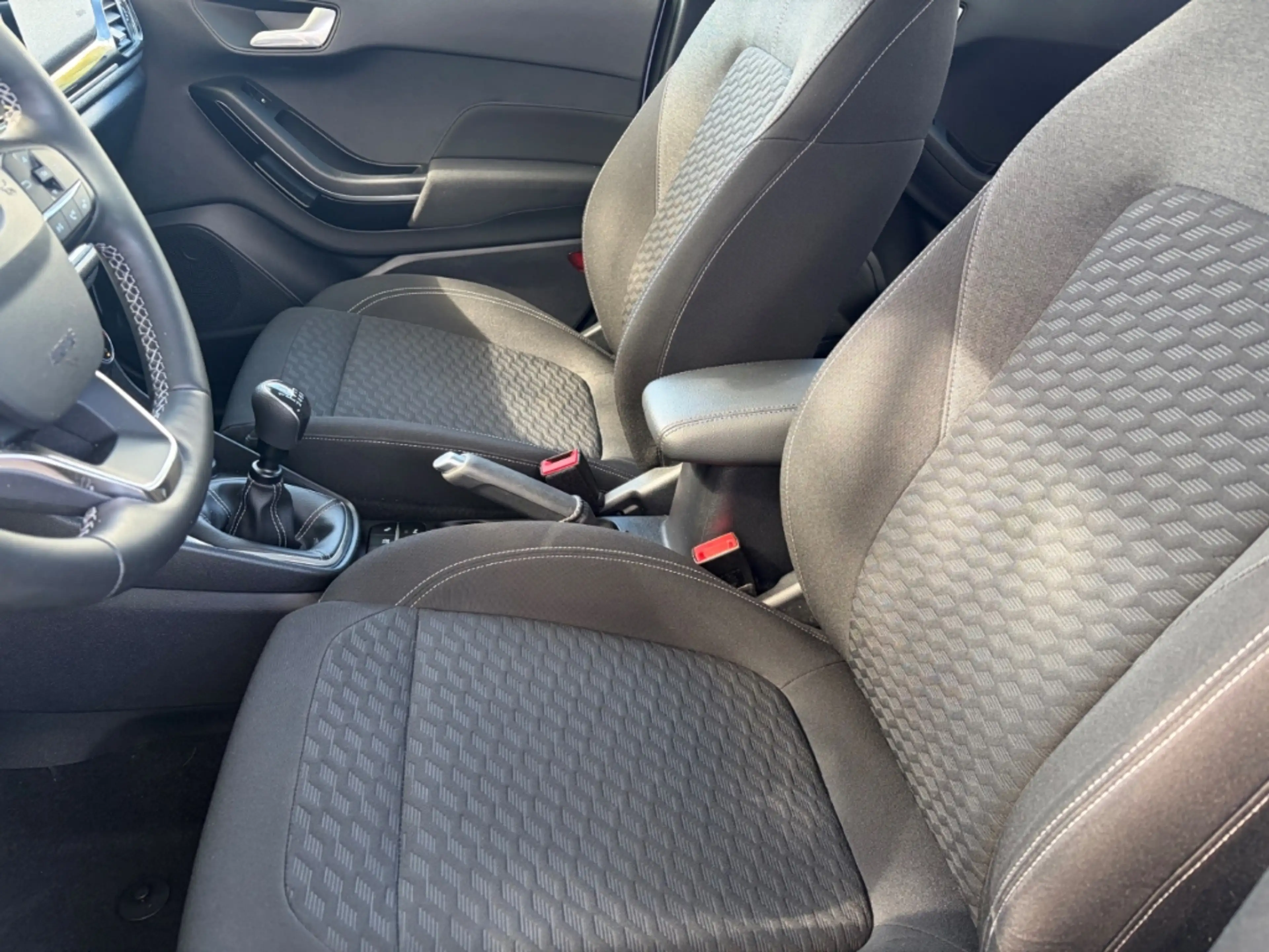 Ford Fiesta 1.0 EcoBoost Titanium — photo 9