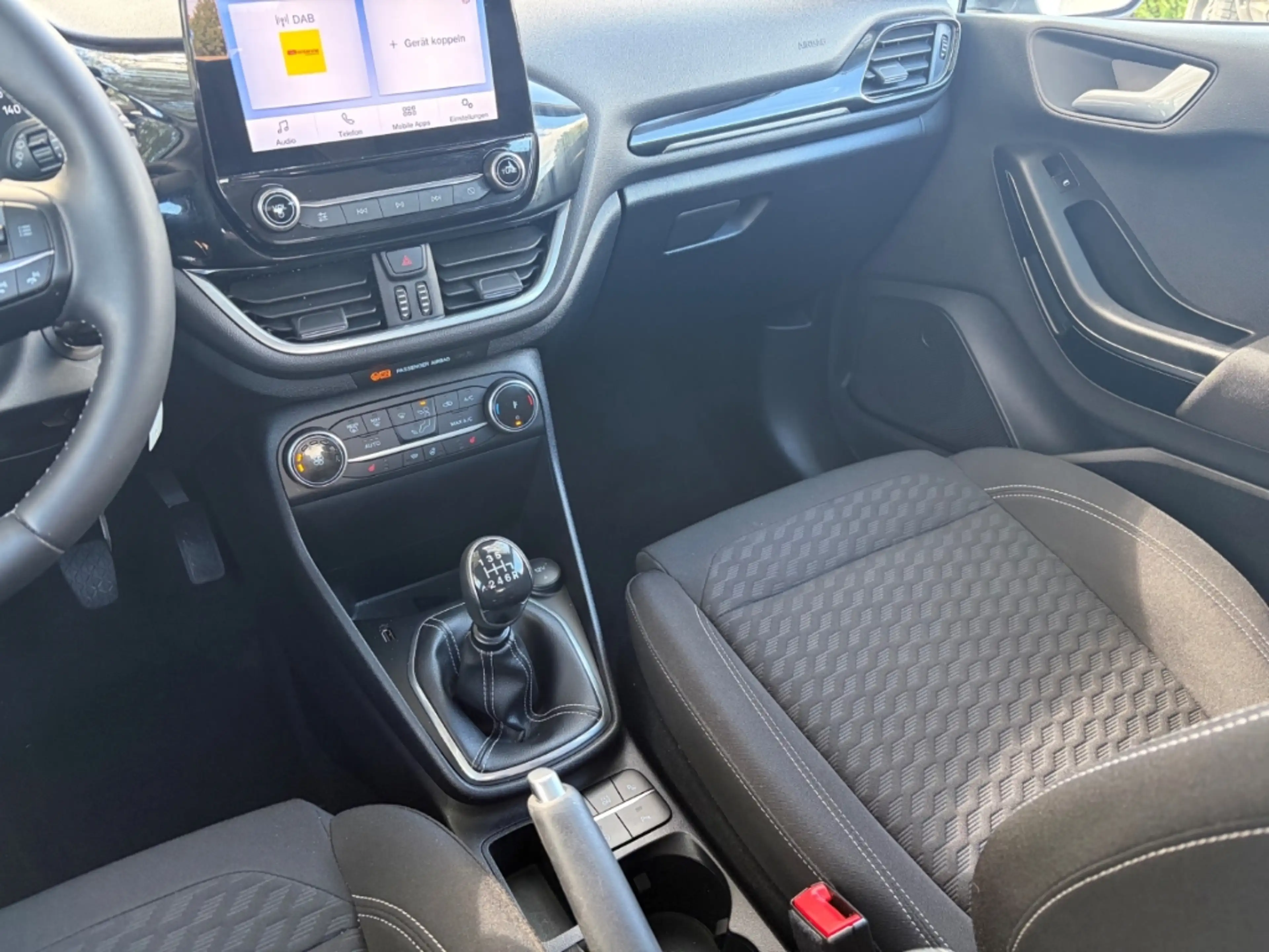 Ford Fiesta 1.0 EcoBoost Titanium — photo 12