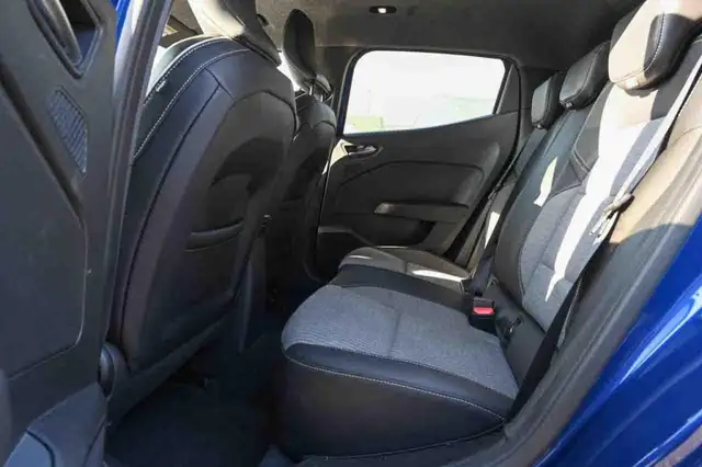 Renault Clio view 15