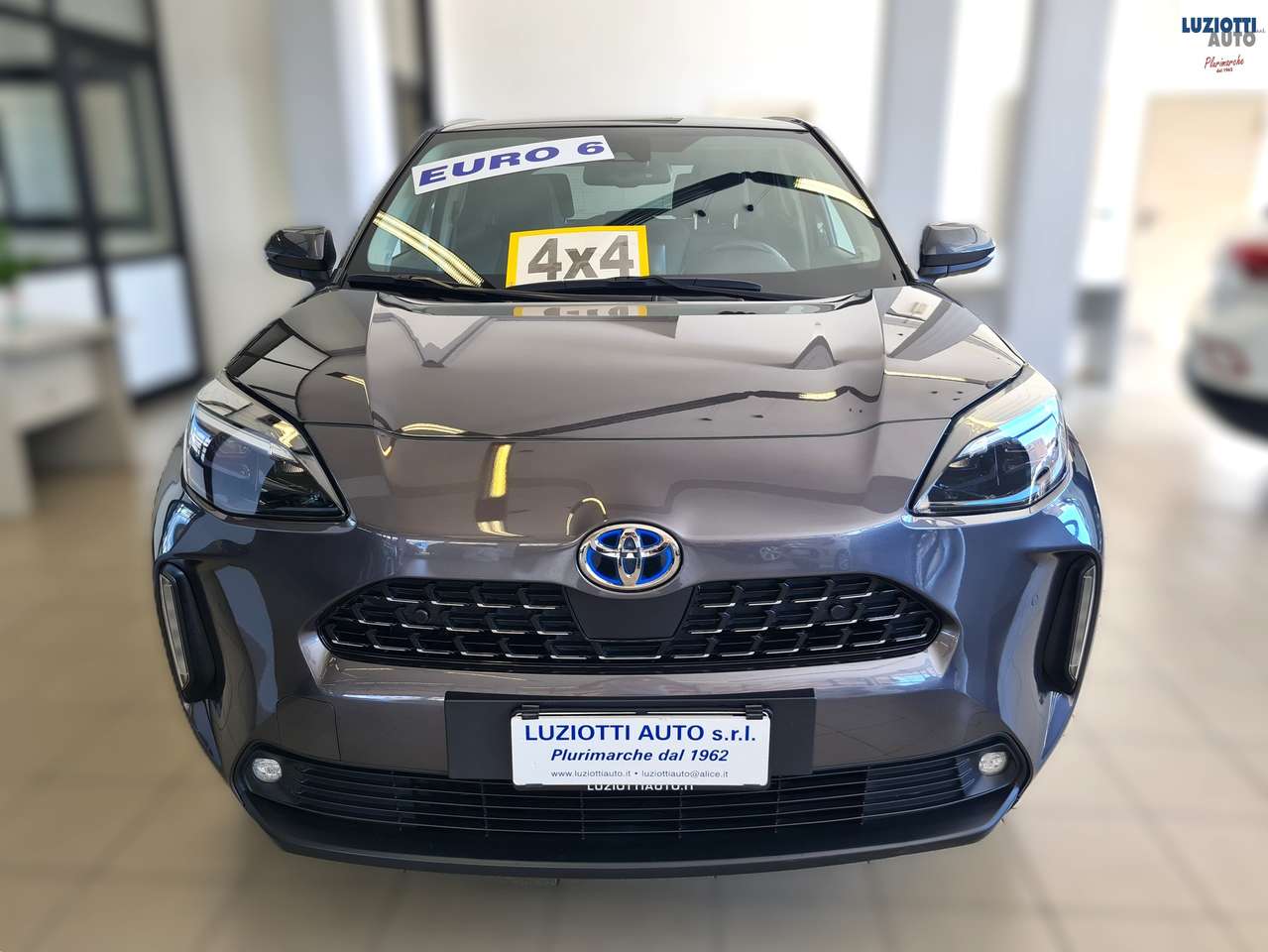 Toyota Yaris CROSS 1.5 HYBRID 4WD LOUNGE - OK NEOPAT.