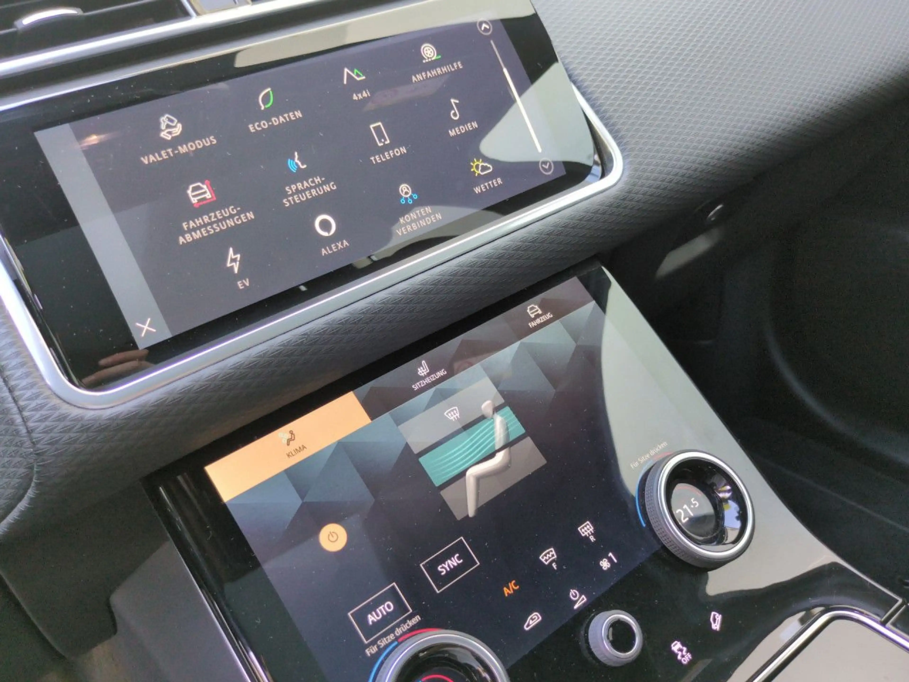 Land Rover Range Rover Velar P400e Hybrid S Pano Bluetooth — photo 14