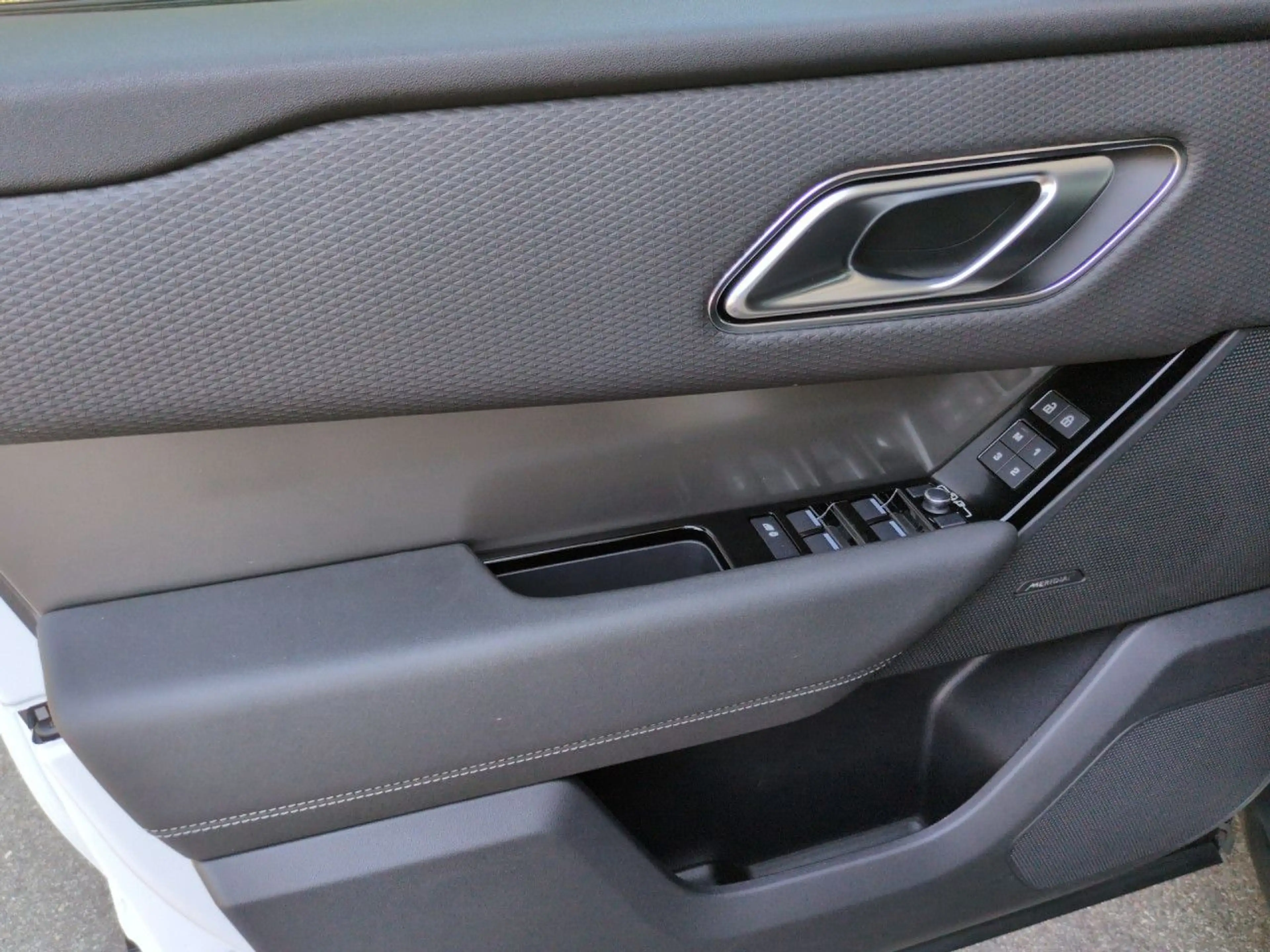 Land Rover Range Rover Velar P400e Hybrid S Pano Bluetooth — photo 4