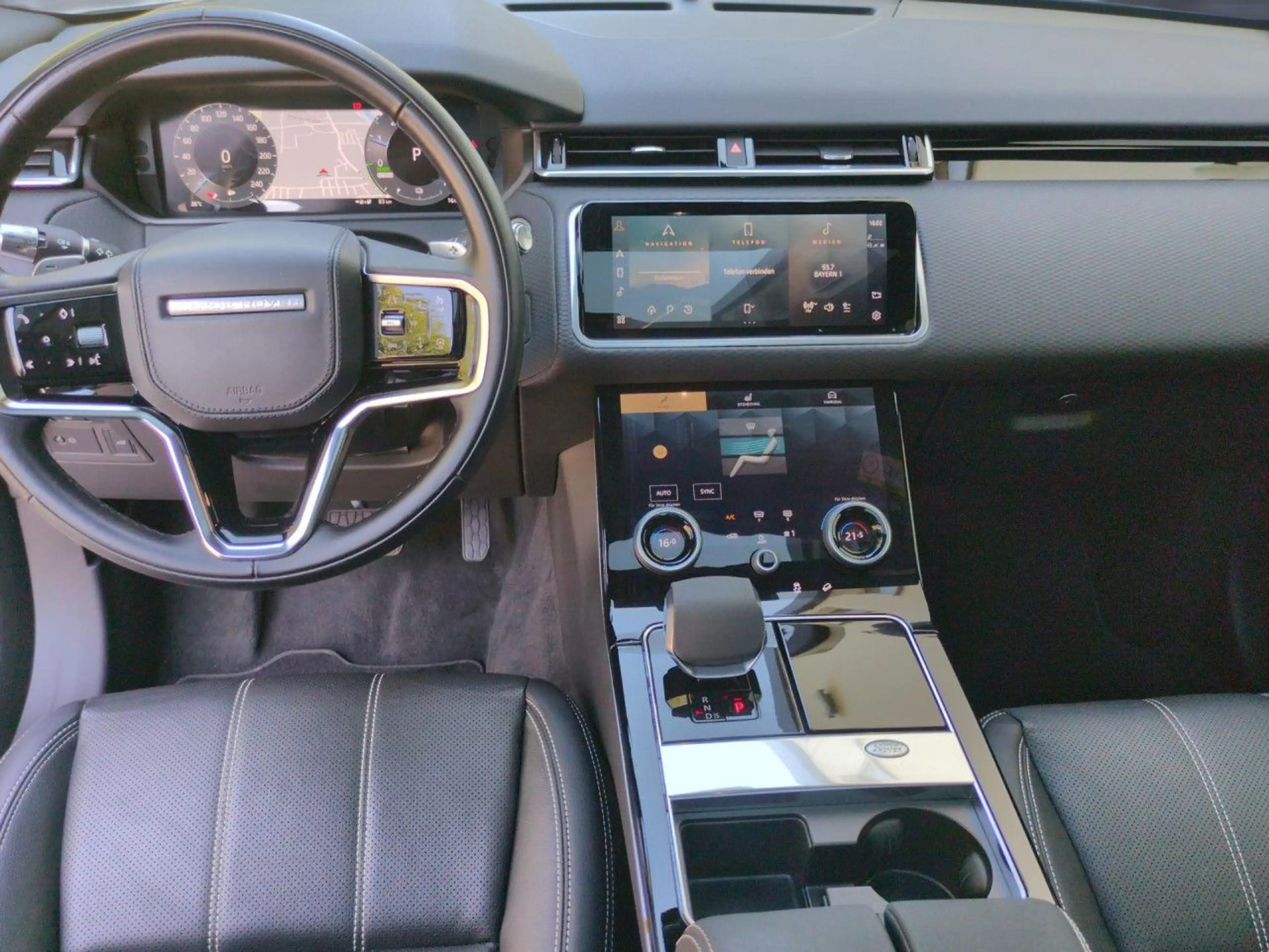 Land Rover Range Rover Velar P400e Hybrid S Pano Bluetooth — photo 9