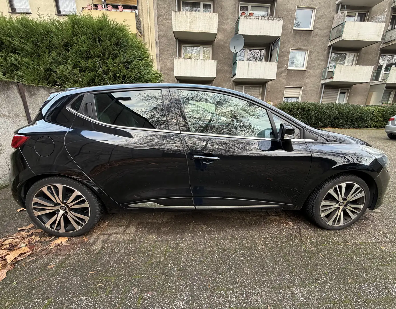 Renault Clio Energy TCe 120 EDC Initiale Paris Schwarz - 1