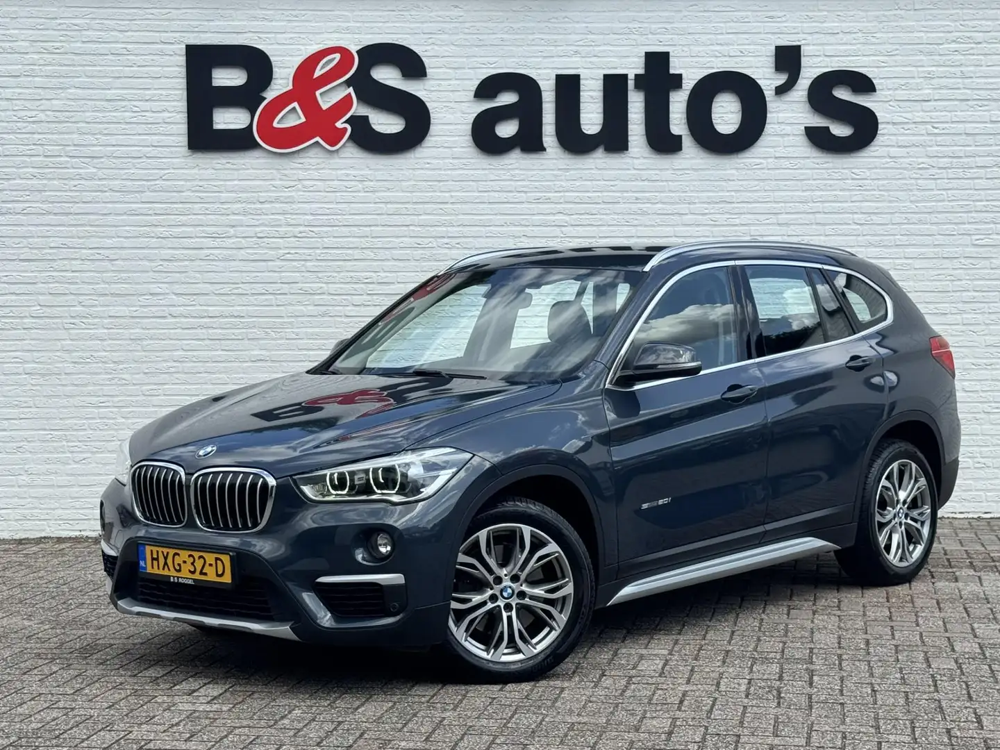BMW X1 SDrive20i Sport Blauw - 1