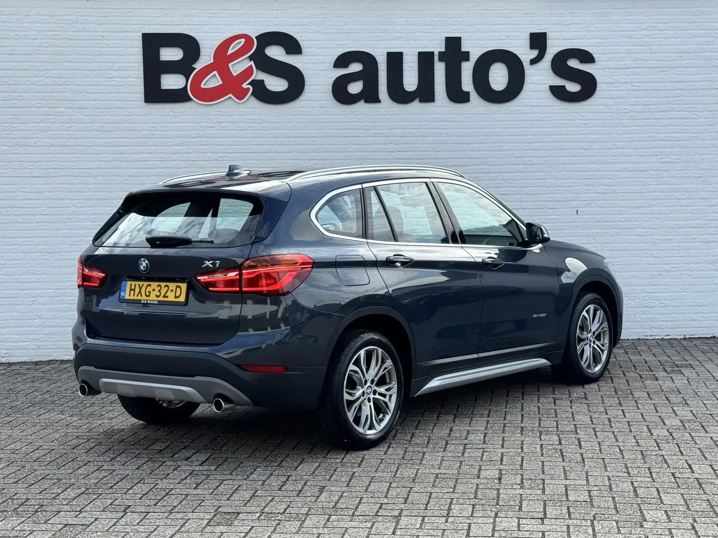 BMW X1 SDrive20i Sport Blauw - 2