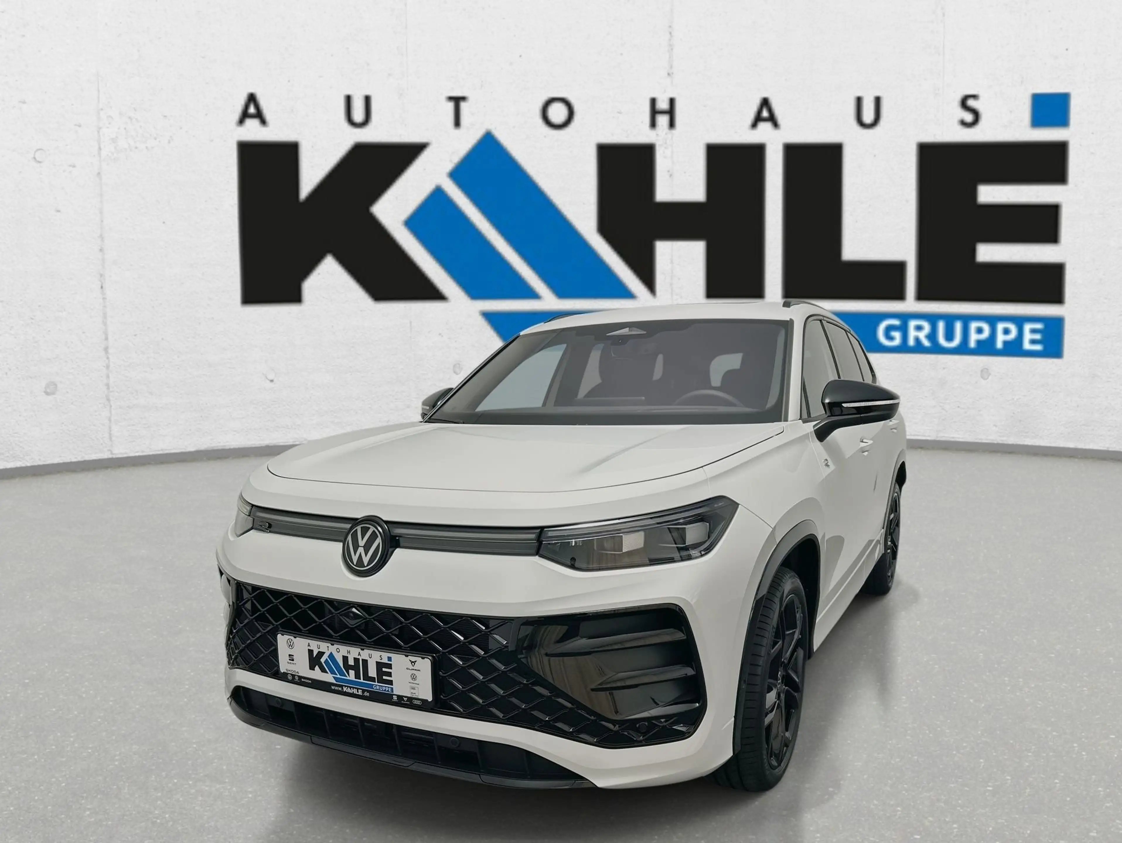 Volkswagen Tayron R-Line 2.0 TDI 4Motion CarPlay Pano Black — photo 2