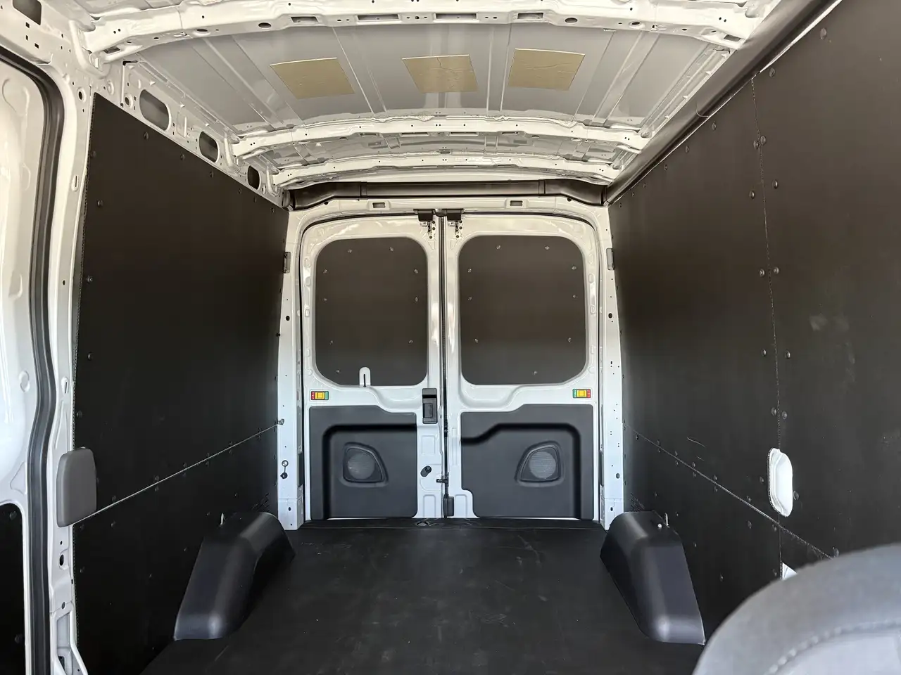 Ford Transit Cargo Van снимка Ford Transit Cargo Van