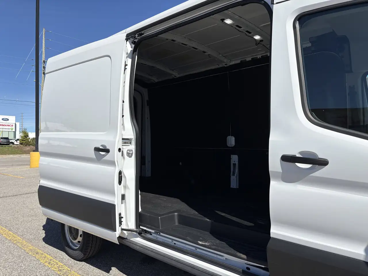 Ford Transit Cargo Van снимка Ford Transit Cargo Van
