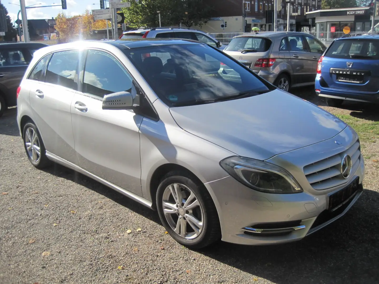 Mercedes-Benz B 180 - CDI-AHK-NAVI-PANORAMADACH-BI-XENON Grau - 1