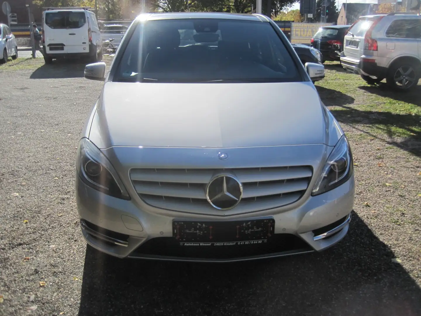 Mercedes-Benz B 180 - CDI-AHK-NAVI-PANORAMADACH-BI-XENON Grau - 2