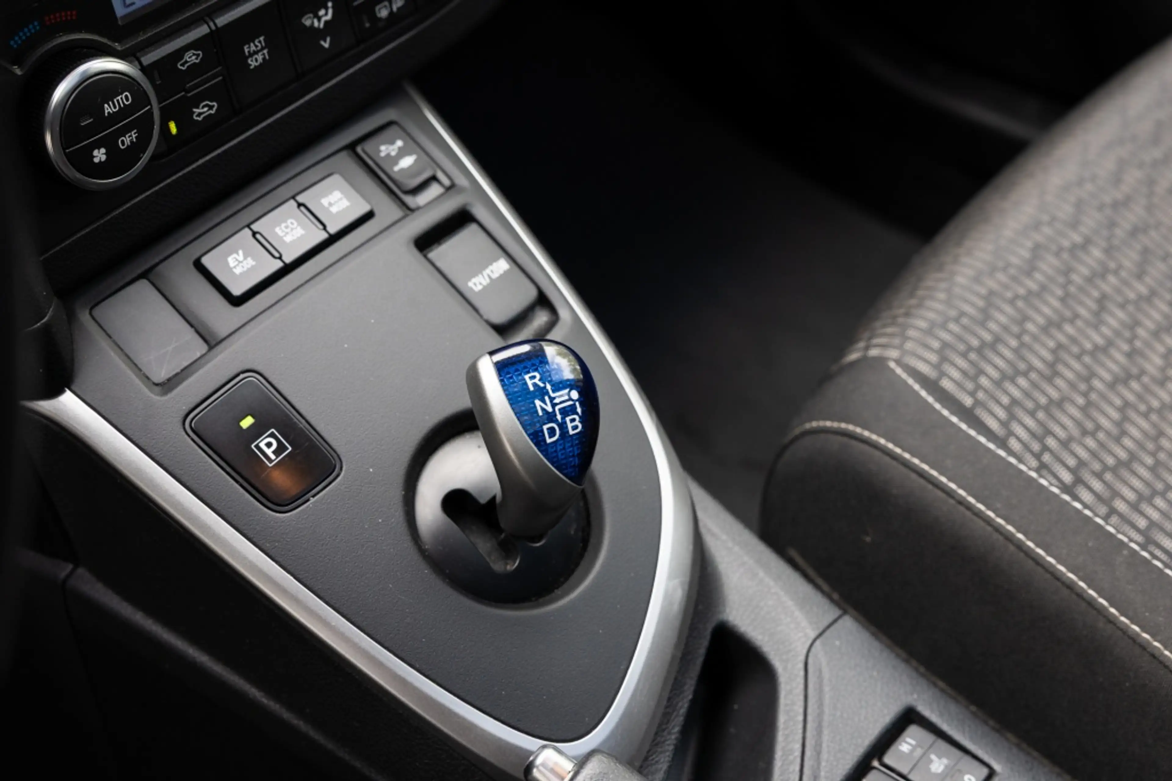 Toyota Auris Touring Sports 1.8 Hybr. Lease — photo 15