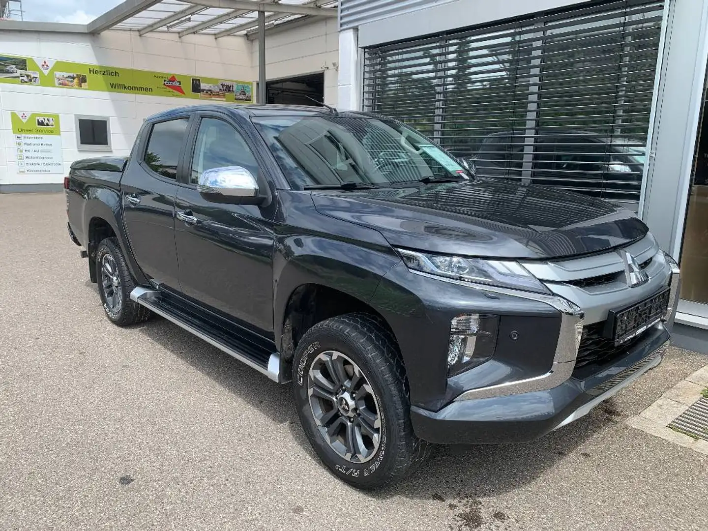 Mitsubishi L200 Doppelkabine Edition 2.2 DI-D 4WD Automatik Gris - 1