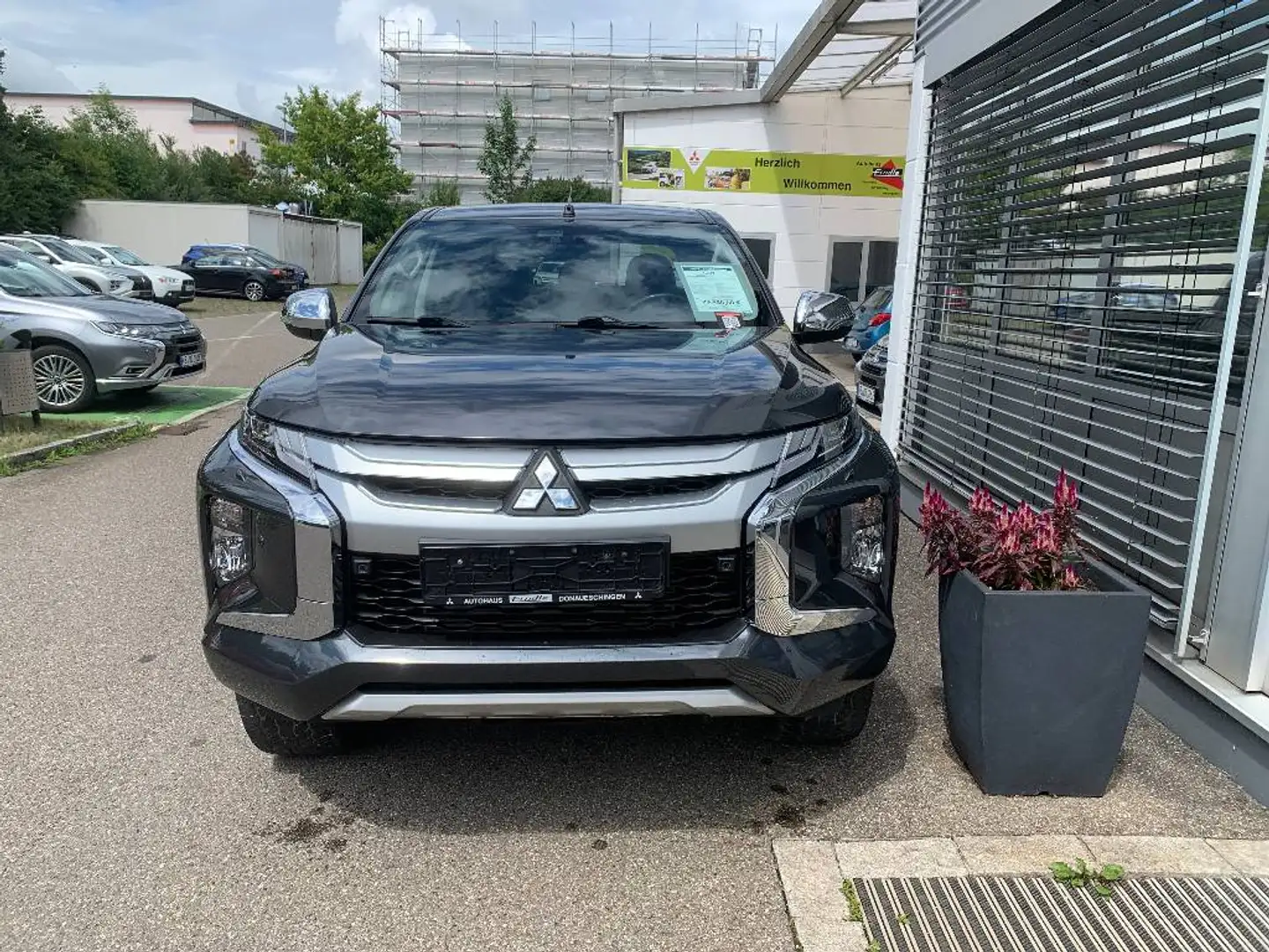 Mitsubishi L200 Doppelkabine Edition 2.2 DI-D 4WD Automatik Gris - 2