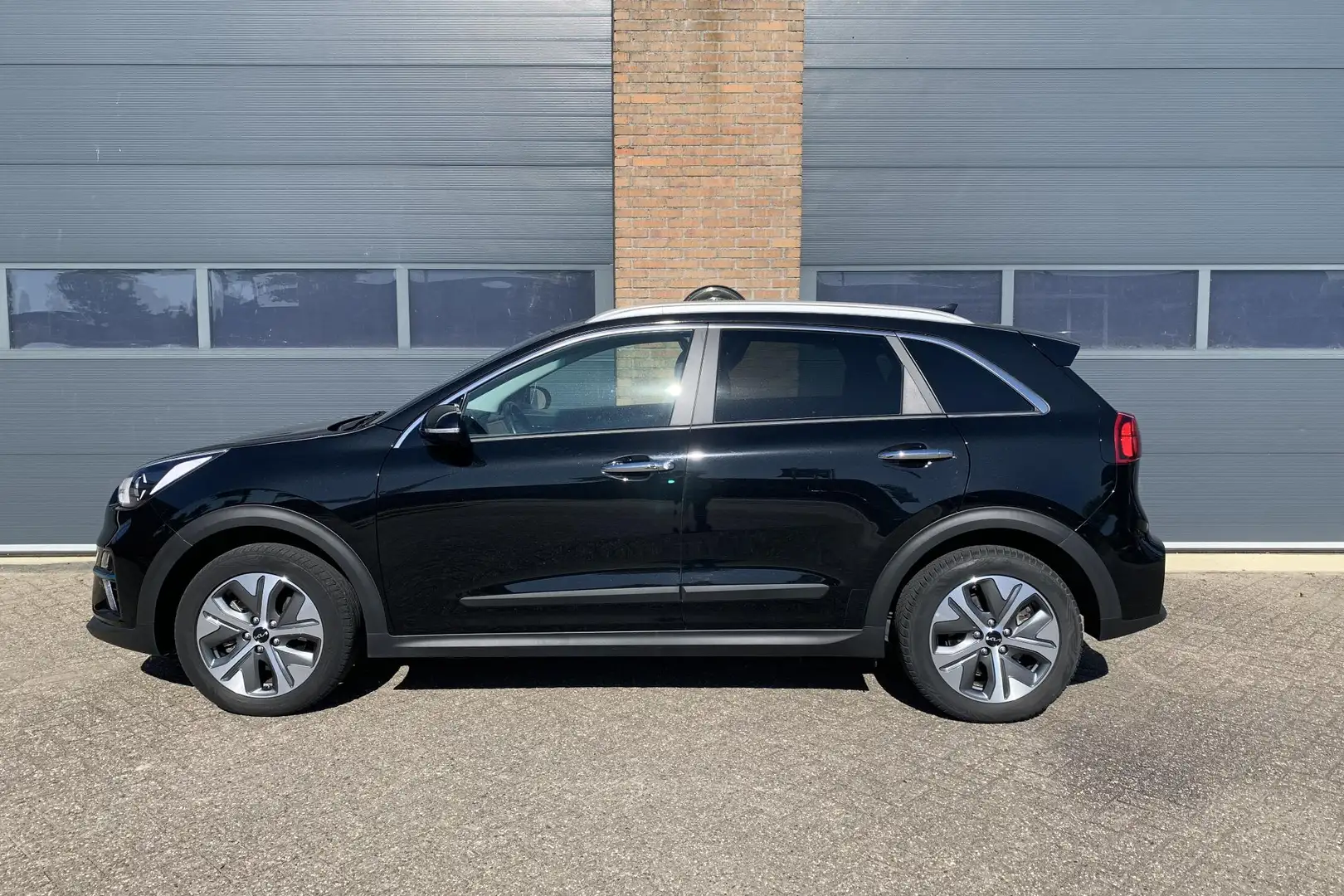 Kia Niro DynamicPlusLine 64 kWh 3-Fase | Navigatie | Open D Zwart - 2