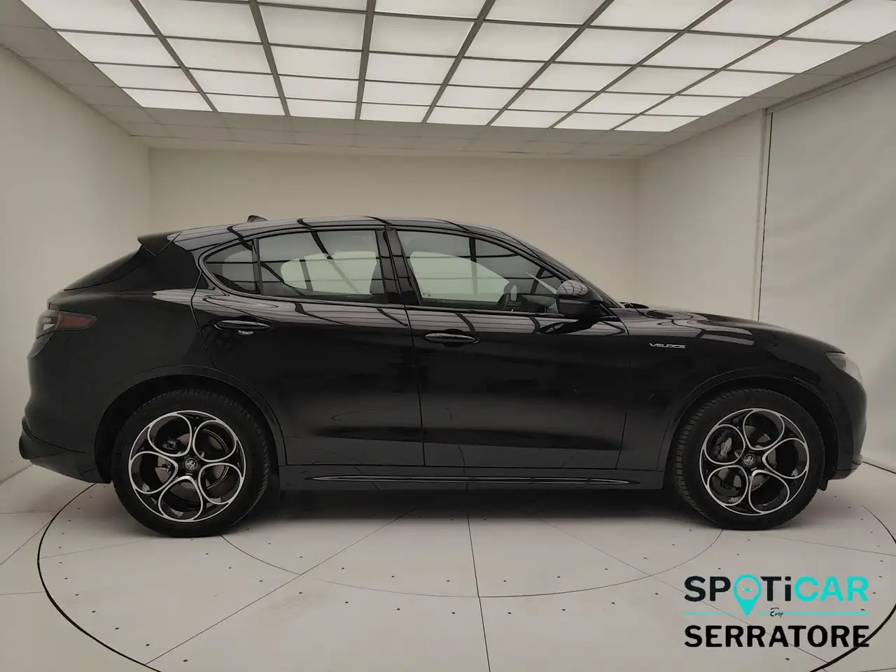 Alfa Romeo Stelvio 2023 — фото 21