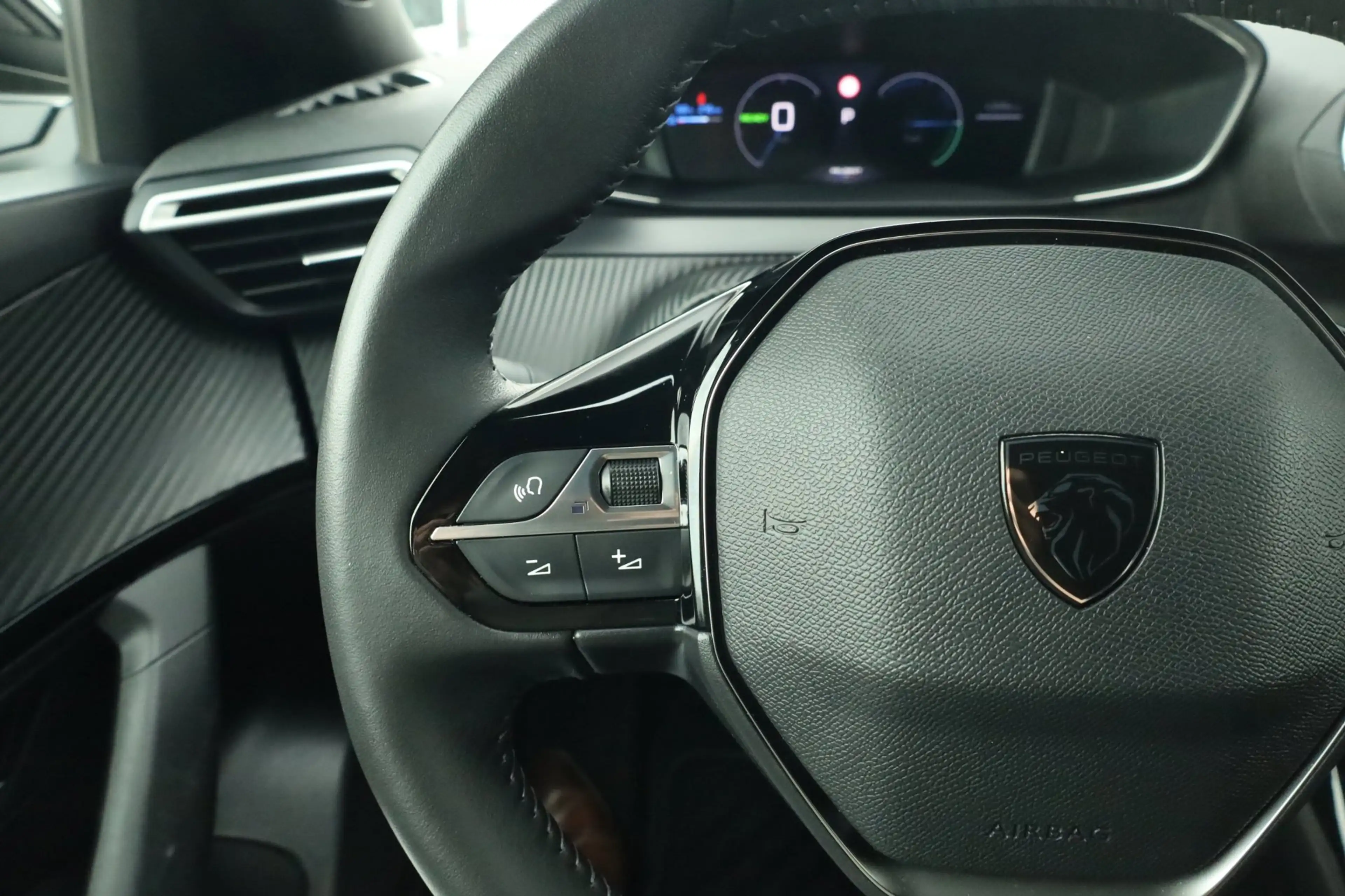 Peugeot e-2008 EV Allure 54 kWh Afn. Trekhaak Carplay Navi Camera — photo 16