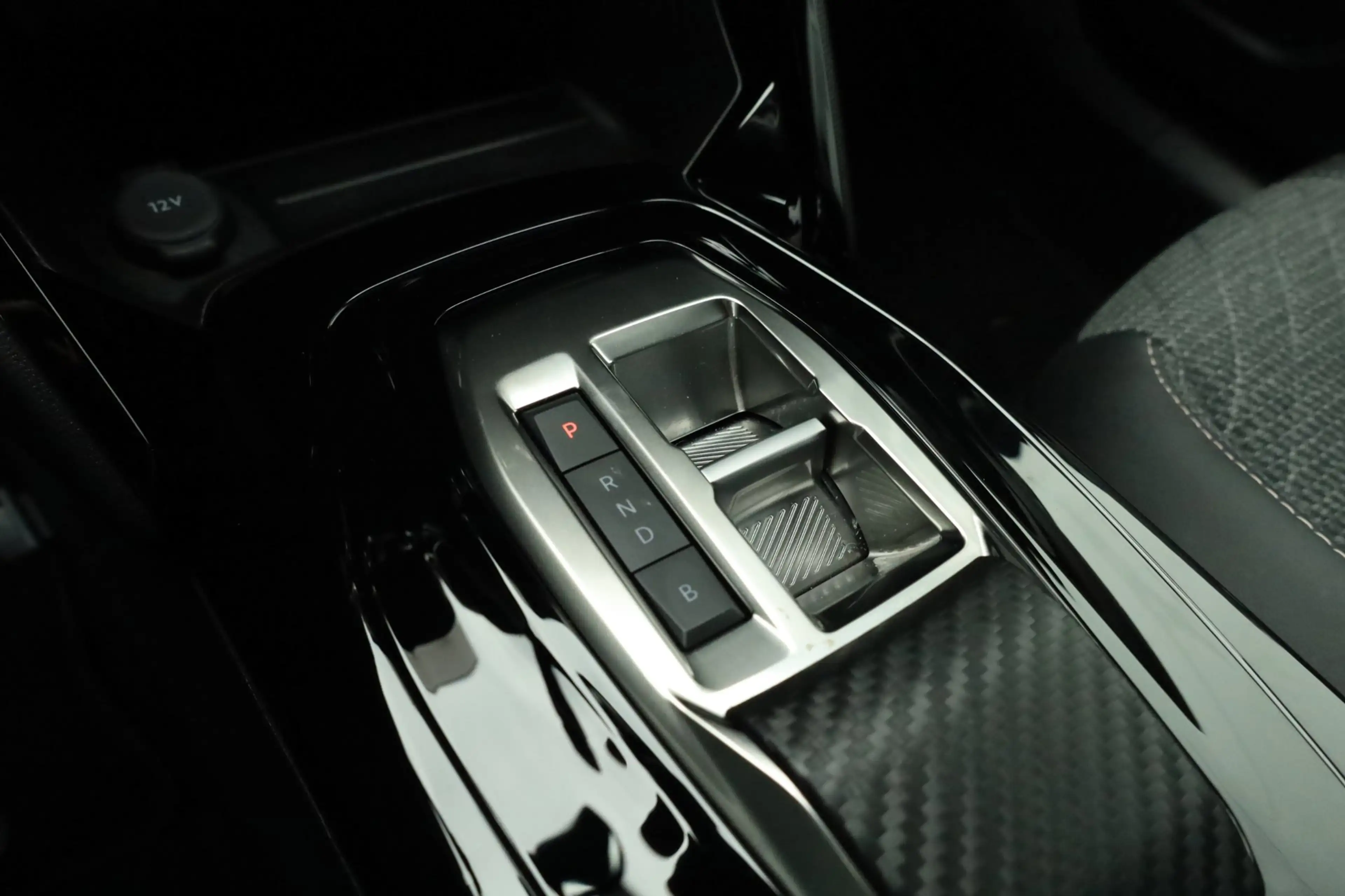 Peugeot e-2008 EV Allure 54 kWh Afn. Trekhaak Carplay Navi Camera — photo 22