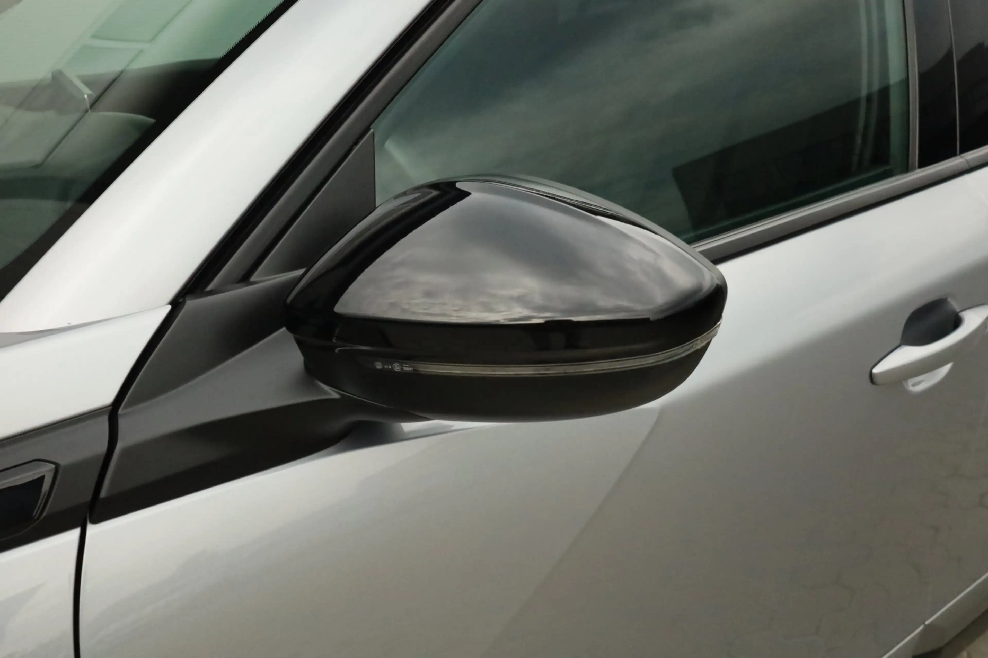 Peugeot e-2008 EV Allure 54 kWh Afn. Trekhaak Carplay Navi Camera — photo 25