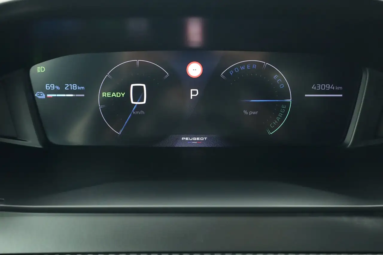 Peugeot E-2008 EV Allure 54 kWh Afn. Trekhaak Carplay Navi Camera, миниатюра 17