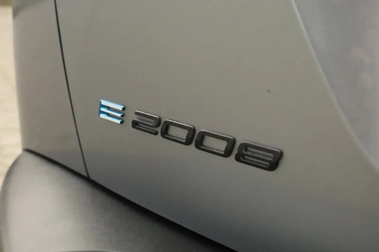 Peugeot E-2008 EV Allure 54 kWh Afn. Trekhaak Carplay Navi Camera, миниатюра 27