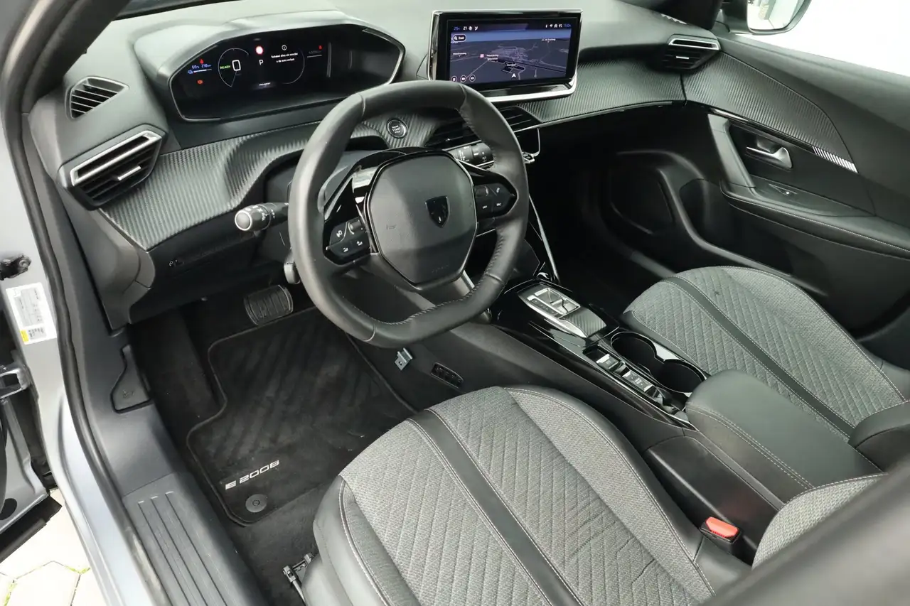 Peugeot E-2008 EV Allure 54 kWh Afn. Trekhaak Carplay Navi Camera, миниатюра 3