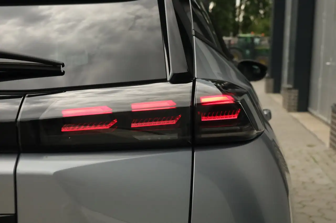 Peugeot E-2008 EV Allure 54 kWh Afn. Trekhaak Carplay Navi Camera, миниатюра 14