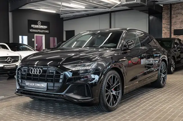 Audi Q8 view 2