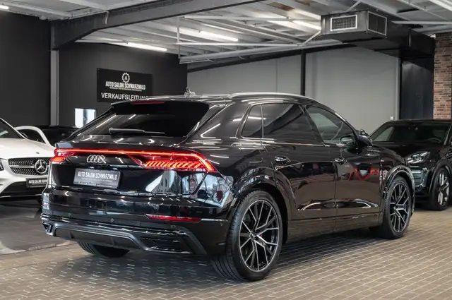 Audi Q8 view 7